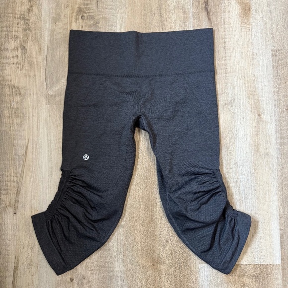 Lululemon Yoga In the Flow Capri Crop Legging Tights Ruched Size 6 Charcoal Grey - Picture 1 of 4